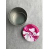 Dose mit Deckel in Magenta, Weiss und Silber