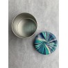 Dose mit Deckel in Blau, Smaragd und Champagner