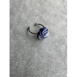 Runder Fingerring in Marine, Weiss und Lavendel