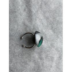 Runder Fingerring in Schwarz, Smaragd und Silber