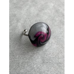 Runder Fingerring in Silber, Magenta und Schwarz