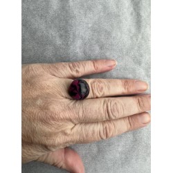 Runder Fingerring in Schwarz und Magenta