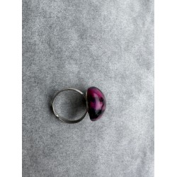 Runder Fingerring in Schwarz und Magenta