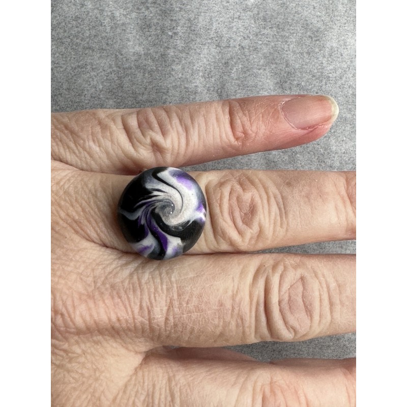 Runder Fingerring in Schwarz, Weiss und Violett-Glitzer