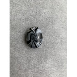 Ovaler Anhänger in Silber und Schwarz